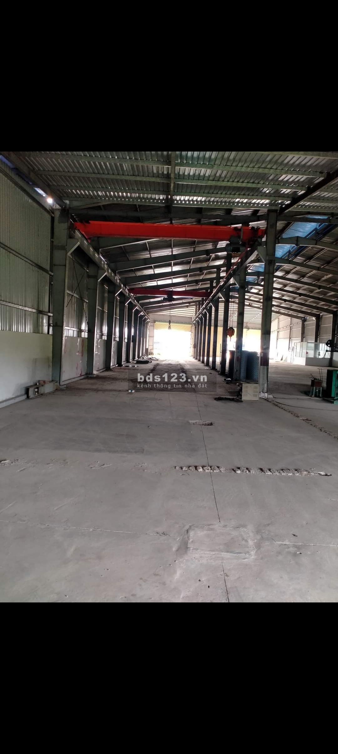Bán kho xưởng mặt tiền đường QL50 thị xã Gò Công, Tiền Giang. DT 1.500 m2 có sổ riêng.