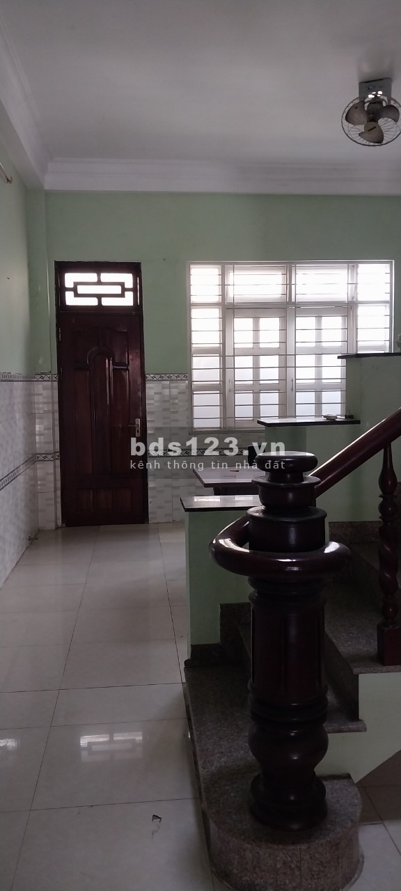 Cho thuê nhà đẹp 1 trệt 2 lầu 320m2 ngay ủy ban ND xã Tân Xuân, Hóc Môn