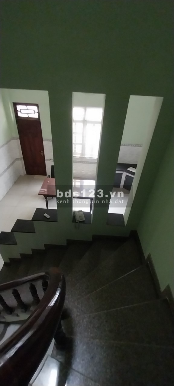 Cho thuê nhà đẹp 1 trệt 2 lầu 320m2 ngay ủy ban ND xã Tân Xuân, Hóc Môn