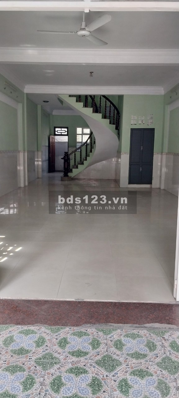Cho thuê nhà đẹp 1 trệt 2 lầu 320m2 ngay ủy ban ND xã Tân Xuân, Hóc Môn