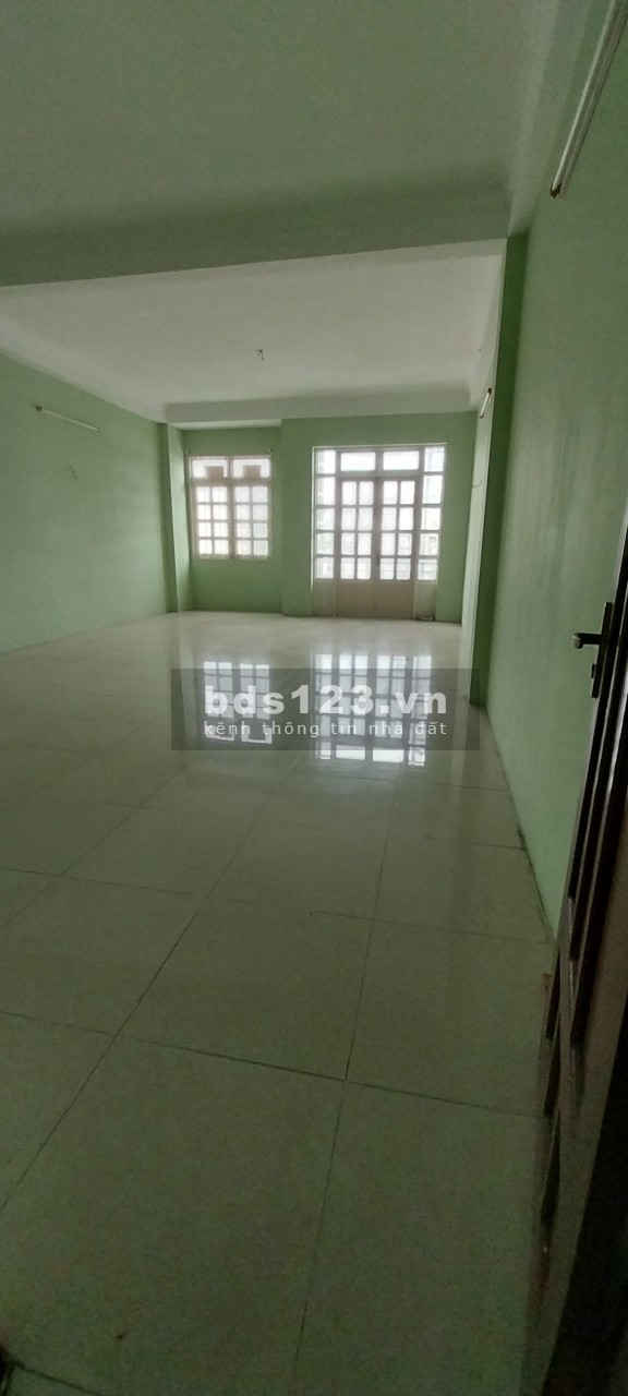 Cho thuê nhà đẹp 1 trệt 2 lầu 320m2 ngay ủy ban ND xã Tân Xuân, Hóc Môn