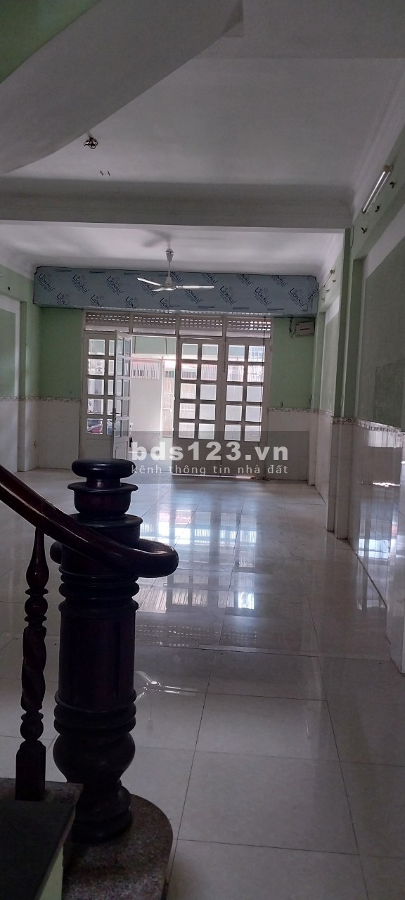 Cho thuê nhà đẹp 1 trệt 2 lầu 320m2 ngay ủy ban ND xã Tân Xuân, Hóc Môn