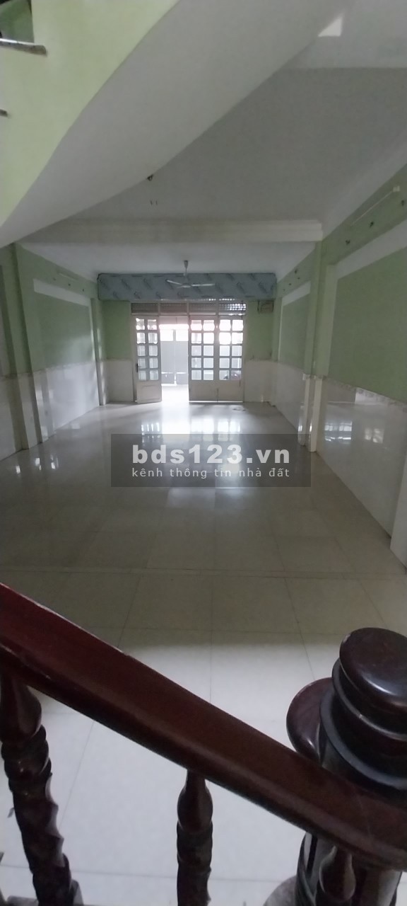 Cho thuê nhà đẹp 1 trệt 2 lầu 320m2 ngay ủy ban ND xã Tân Xuân, Hóc Môn