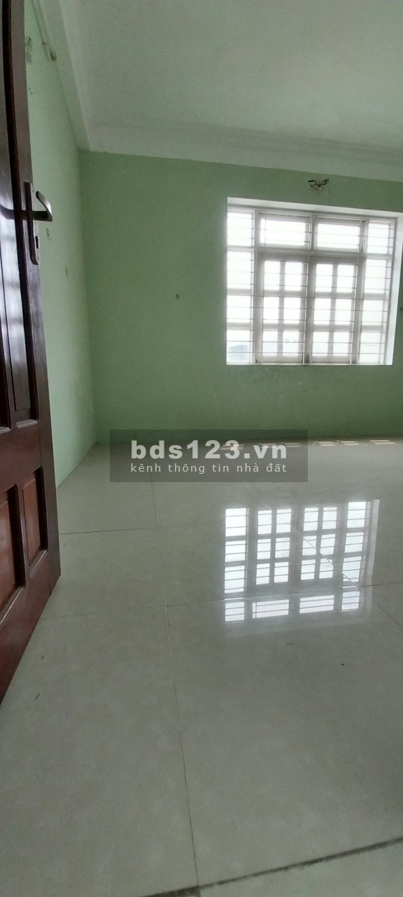 Cho thuê nhà đẹp 1 trệt 2 lầu 320m2 ngay ủy ban ND xã Tân Xuân, Hóc Môn