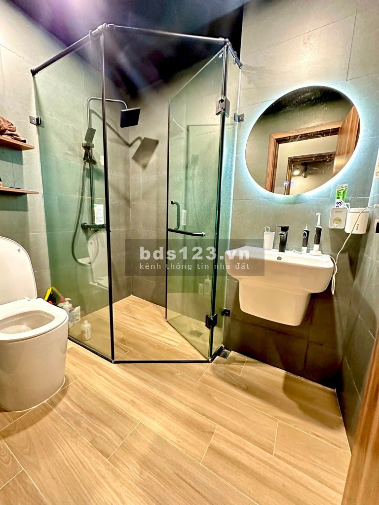 Nhà đẹp gần phố, full nội thất tại Cát Linh DT 30m2, 5 tầng, mặt tiền 6.1m, giá 5.6 tỷ