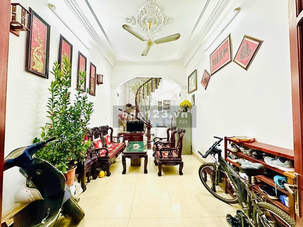 Nhà Hào Nam, Cần bán gấp, 33m2 7.2 ty, thang may, ô tô đỗ cổng.