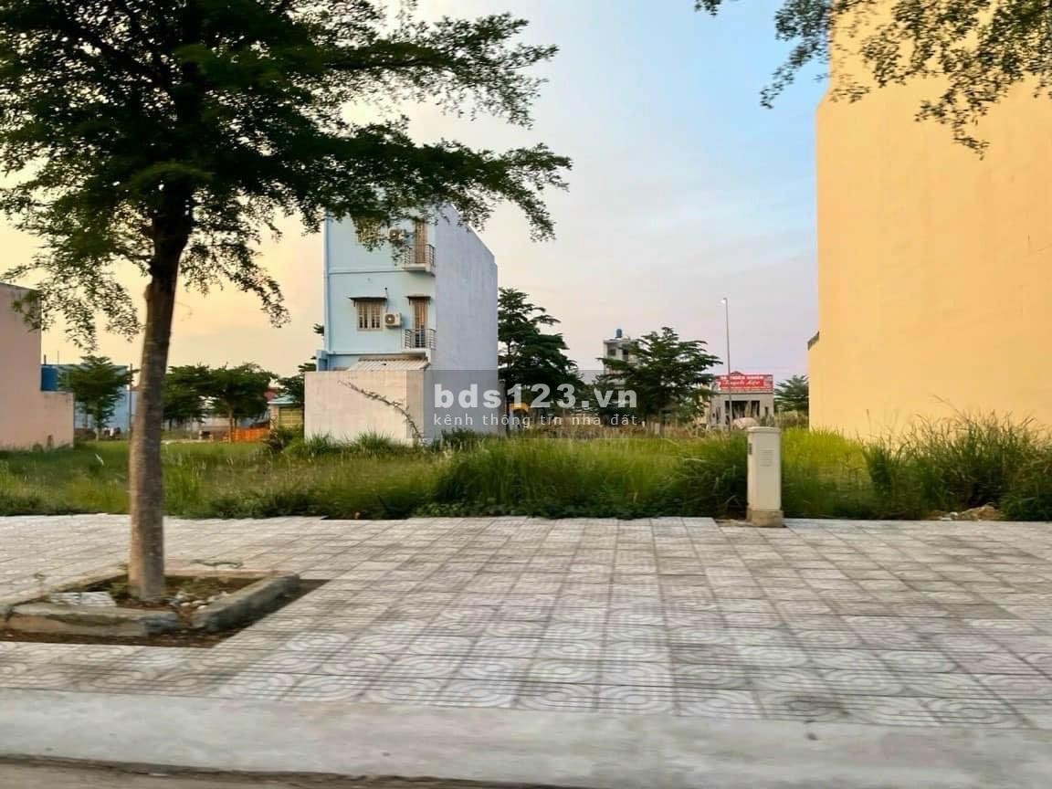 BÁN GẤP Lô Đất Xây Biệt Thự ( 200m2 ) nằm kdc ấp 5 phong phú bình chánh
