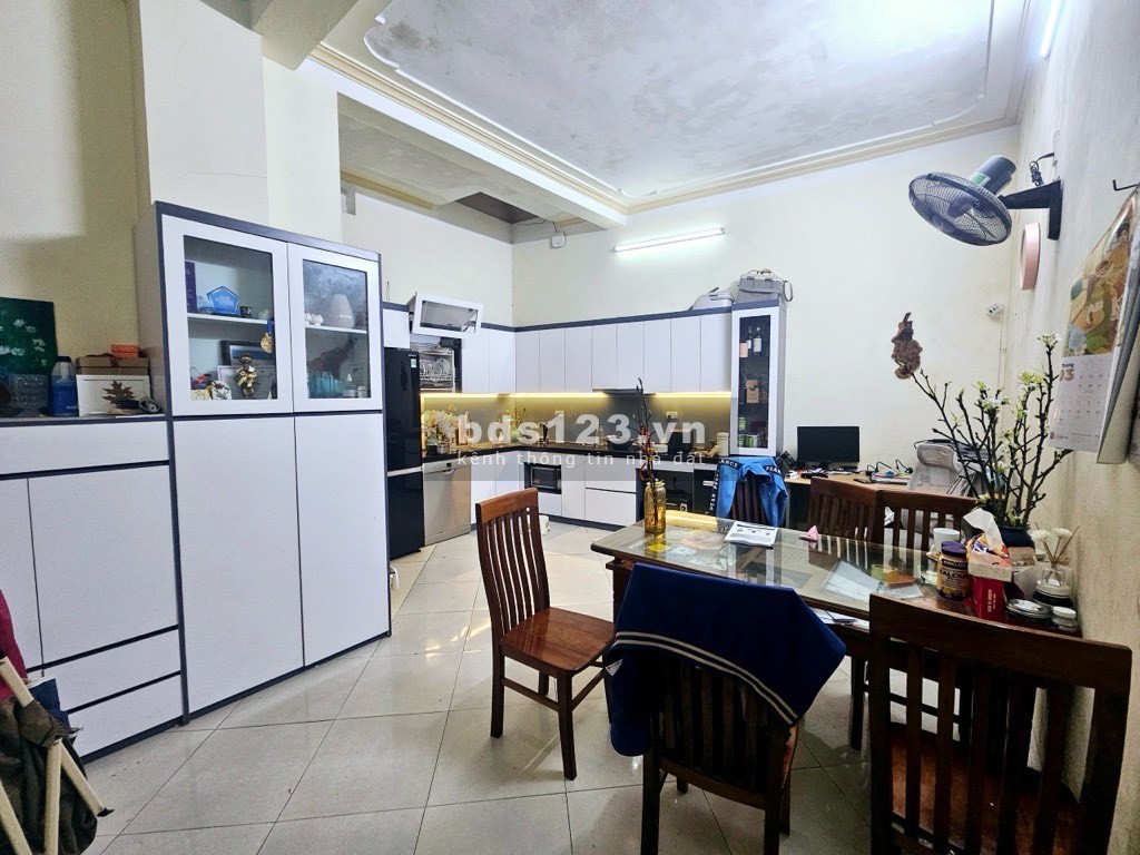 Bán nhà Kim Giang diện tích 35M, 5 tầng, mặt tiền 3,8M, ngõ thông ô tô đỗ cửa vào nhà giá 5,2 tỷ