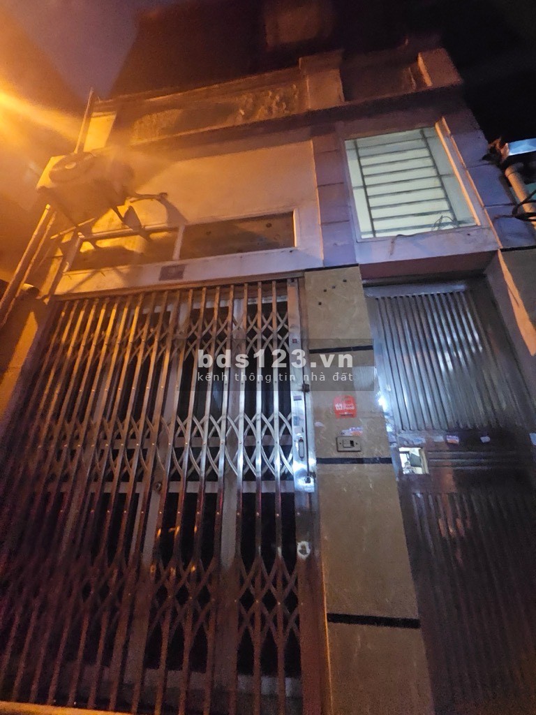 Bán nhà Kim Giang diện tích 35M, 5 tầng, mặt tiền 3,8M, ngõ thông ô tô đỗ cửa vào nhà giá 5,2 tỷ
