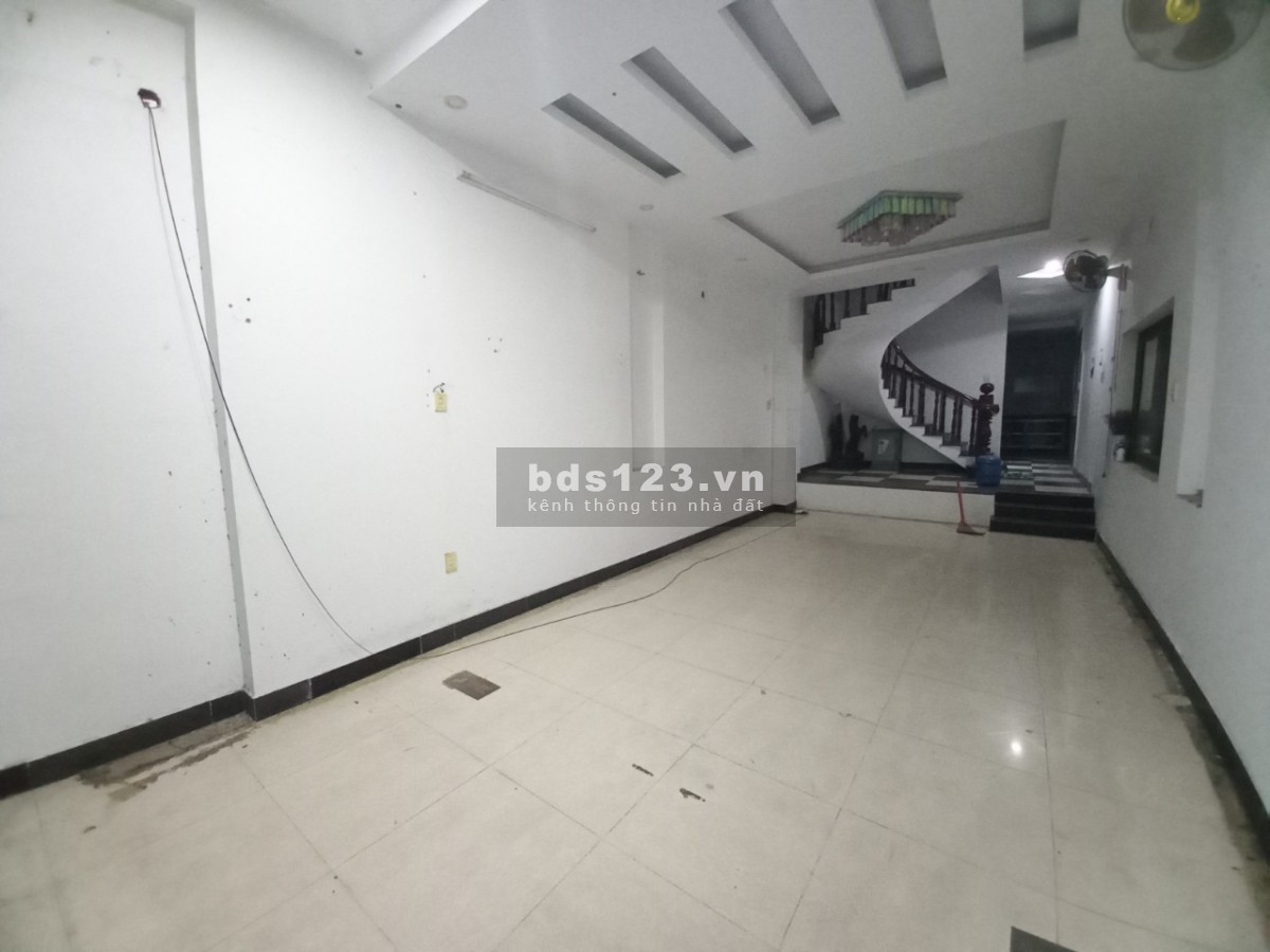 Nhà ngay ĐH Ngân Hàng, đường lớn, 1 trệt 2 lầu, 3pn 4wc