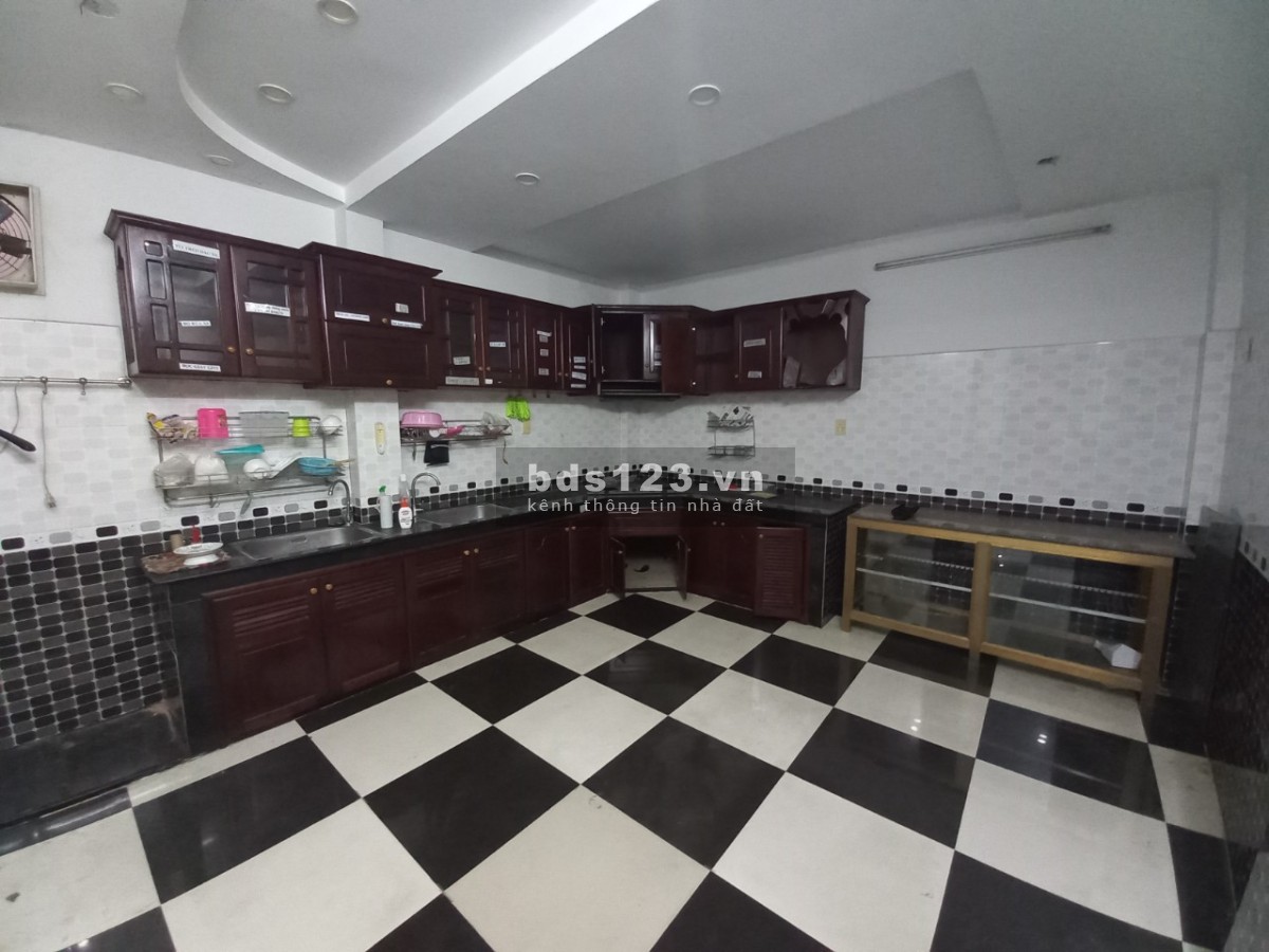Nhà ngay ĐH Ngân Hàng, đường lớn, 1 trệt 2 lầu, 3pn 4wc