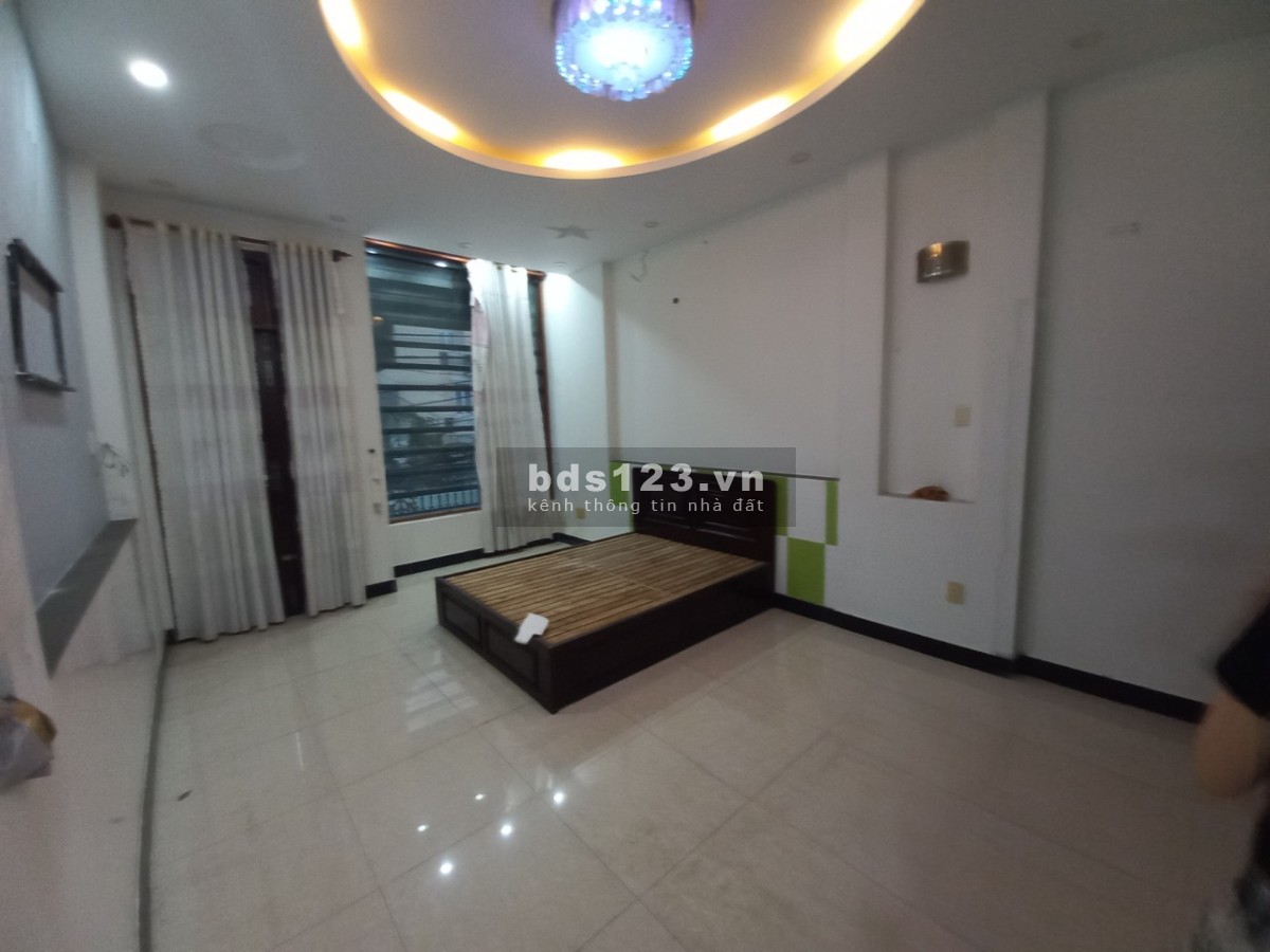 Nhà ngay ĐH Ngân Hàng, đường lớn, 1 trệt 2 lầu, 3pn 4wc