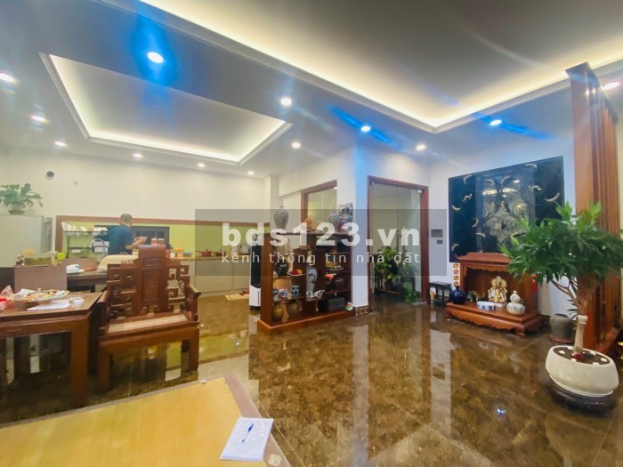 Bán nhà đẹp diện tích rộng Phố Lĩnh Nam, Hoàng Mai, DT 80x5 tầng, vừa ở vừa cho thuê, chào 9.9 tỷ