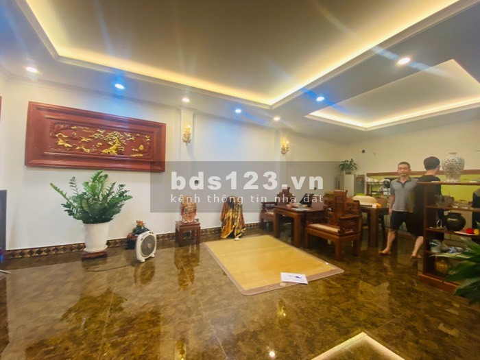 Bán nhà đẹp diện tích rộng Phố Lĩnh Nam, Hoàng Mai, DT 80x5 tầng, vừa ở vừa cho thuê, chào 9.9 tỷ