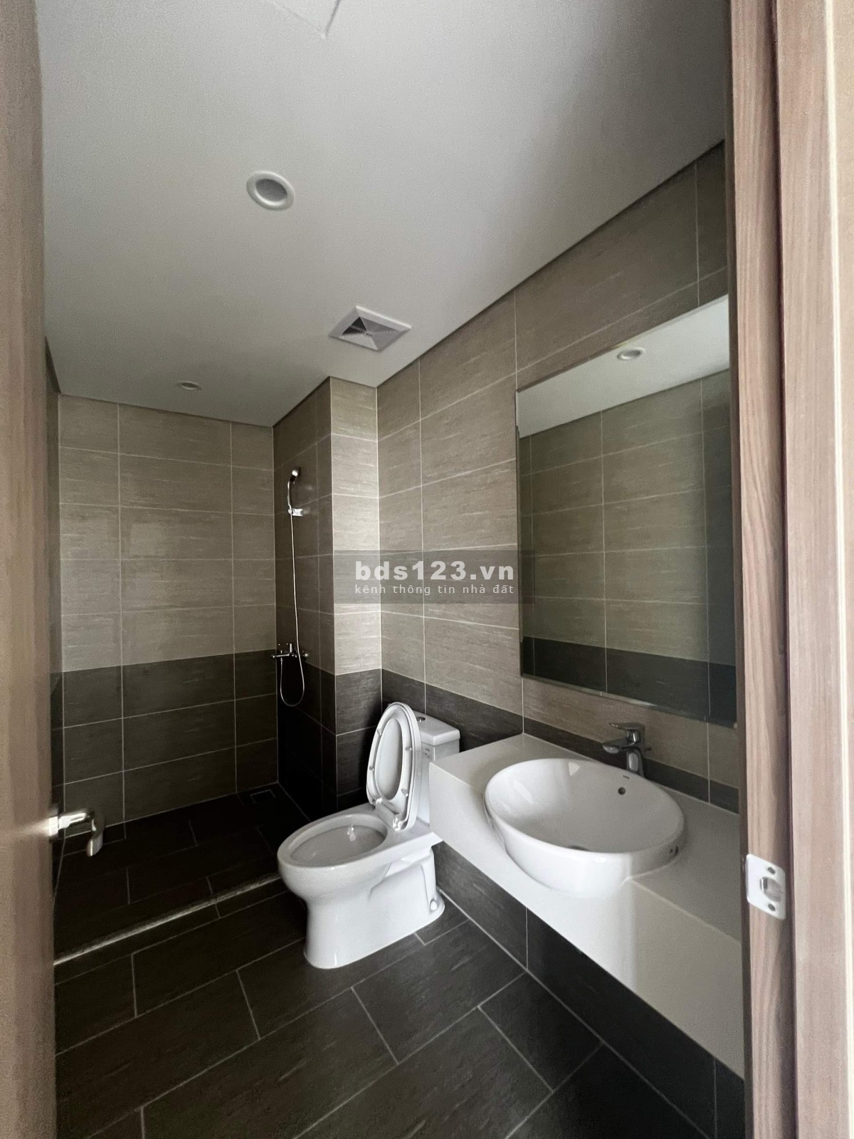 Cần bán căn hộ 2PN+1 chính chủ tại Vinhomes Grand Park Q9