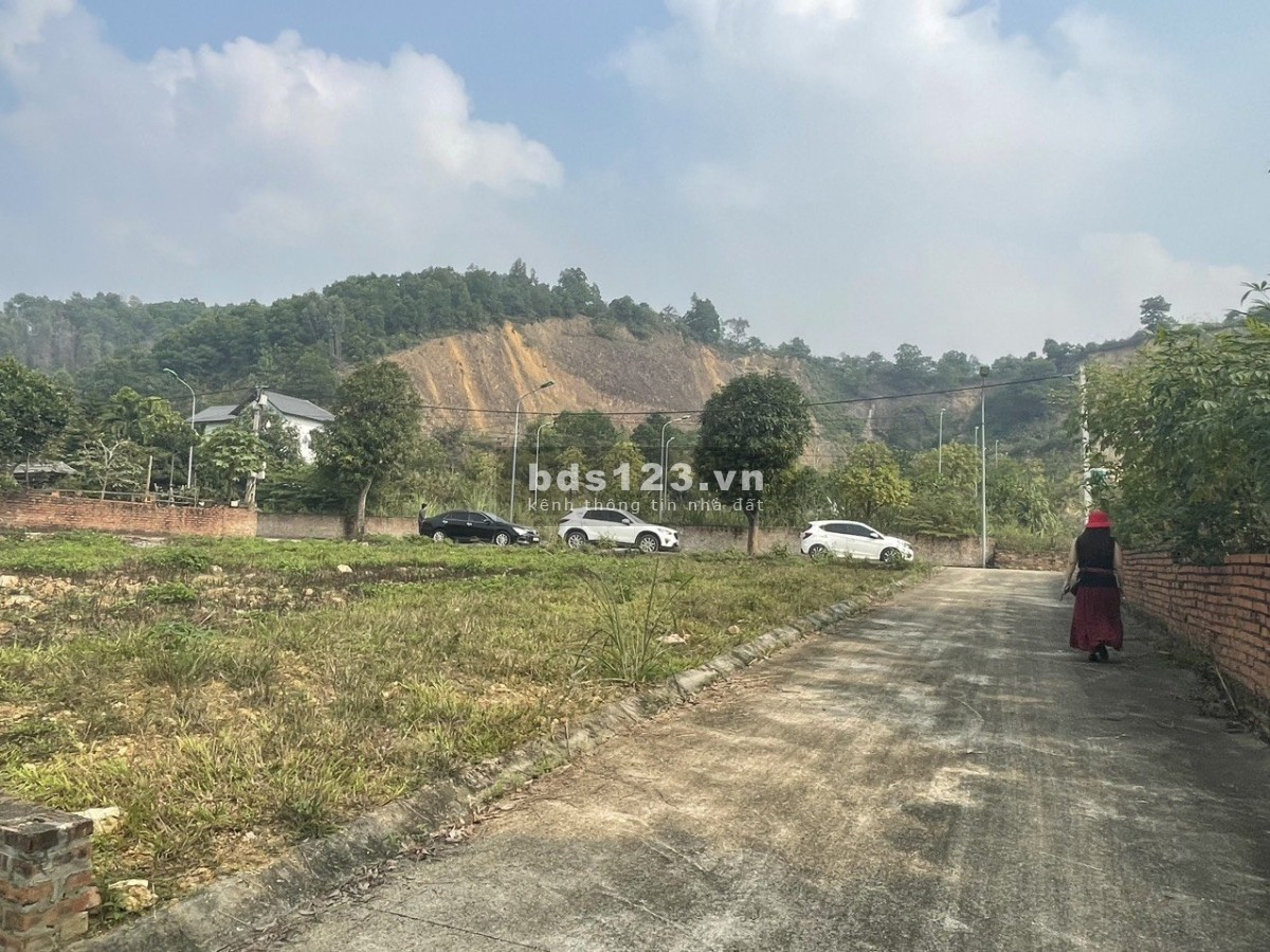 Cắt lỗ 200m2 vị trí 2 QL 21A trục chính Đà Gạo đường 3 ô tô tránh view hồ sát ĐH QGHN