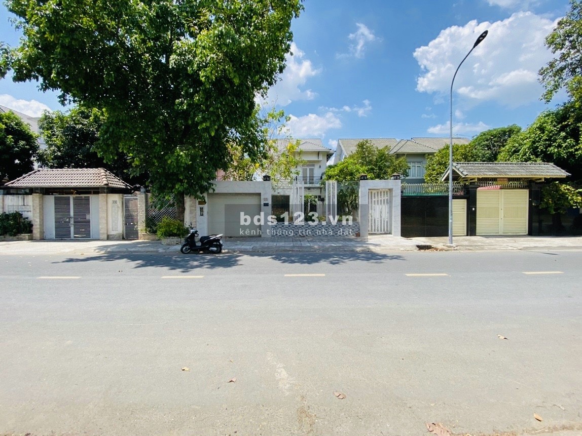 Cần bán biệt thự, khu nhà ở 816 12x37, 1 trệt 2 lầu, sổ hồng cá nhân, giá 30 tỷ TL. LH: 0388668882