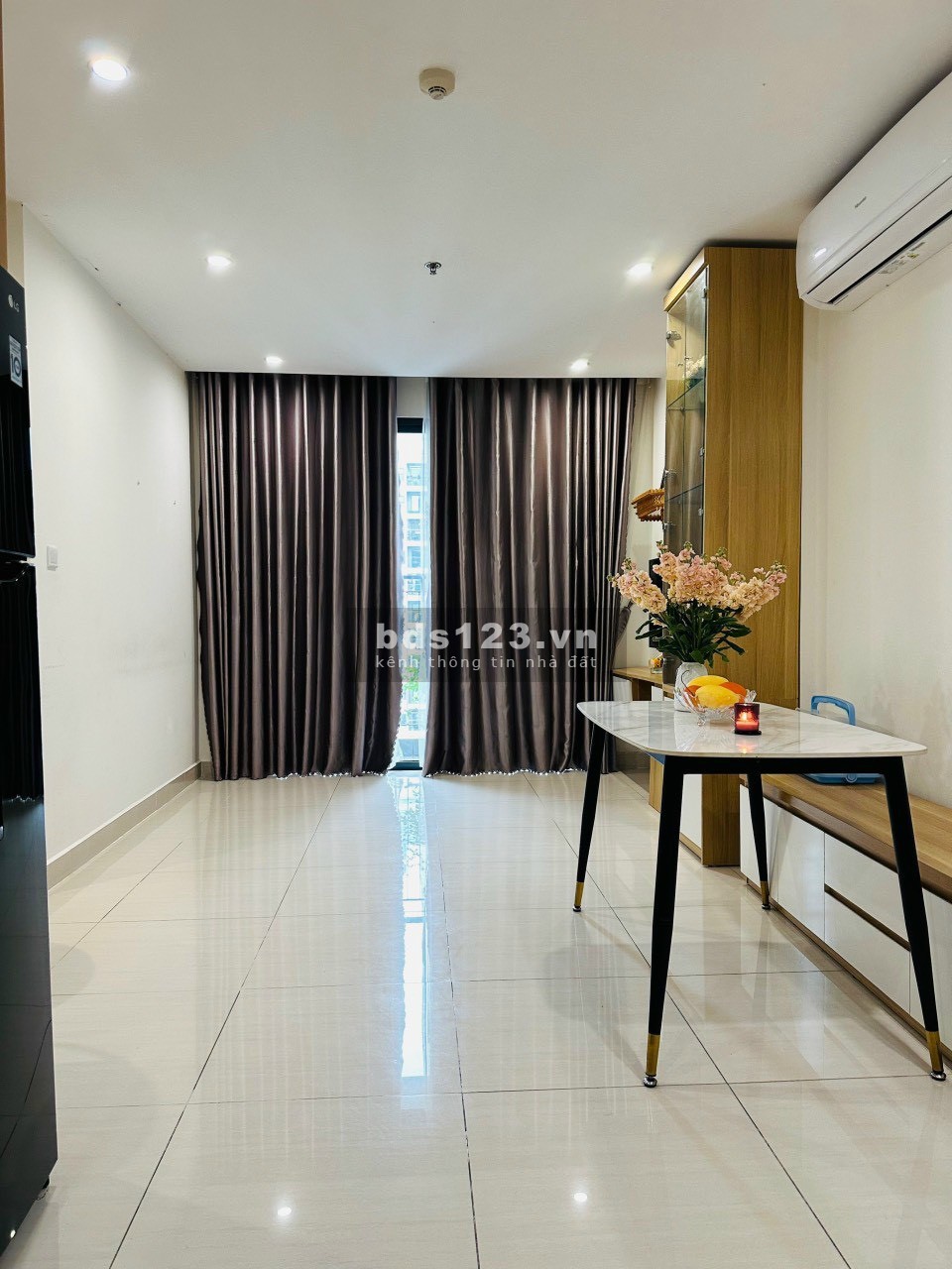 Chính chủ cần bán căn hộ 2N1WC, tầng trung, full nội thất đẹp mới, Vinhome Ocean Park