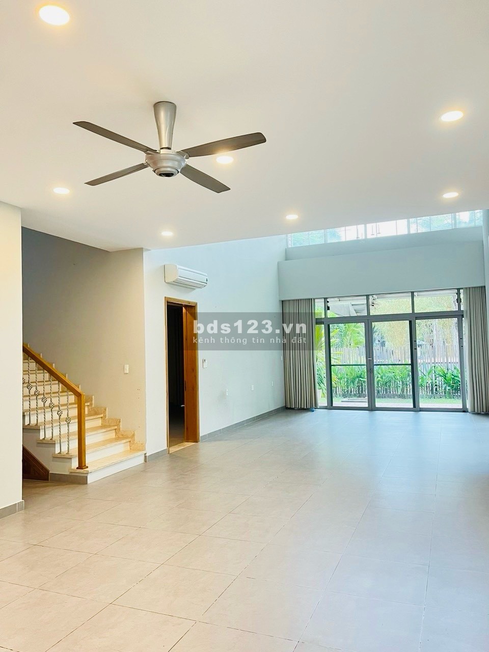 Cần bán biệt thự RIVIERA COVE ven sông, 501m2 1 trệt 2 lầu 5PN, Nội thất như hình, giá chỉ 52 tỷ TL