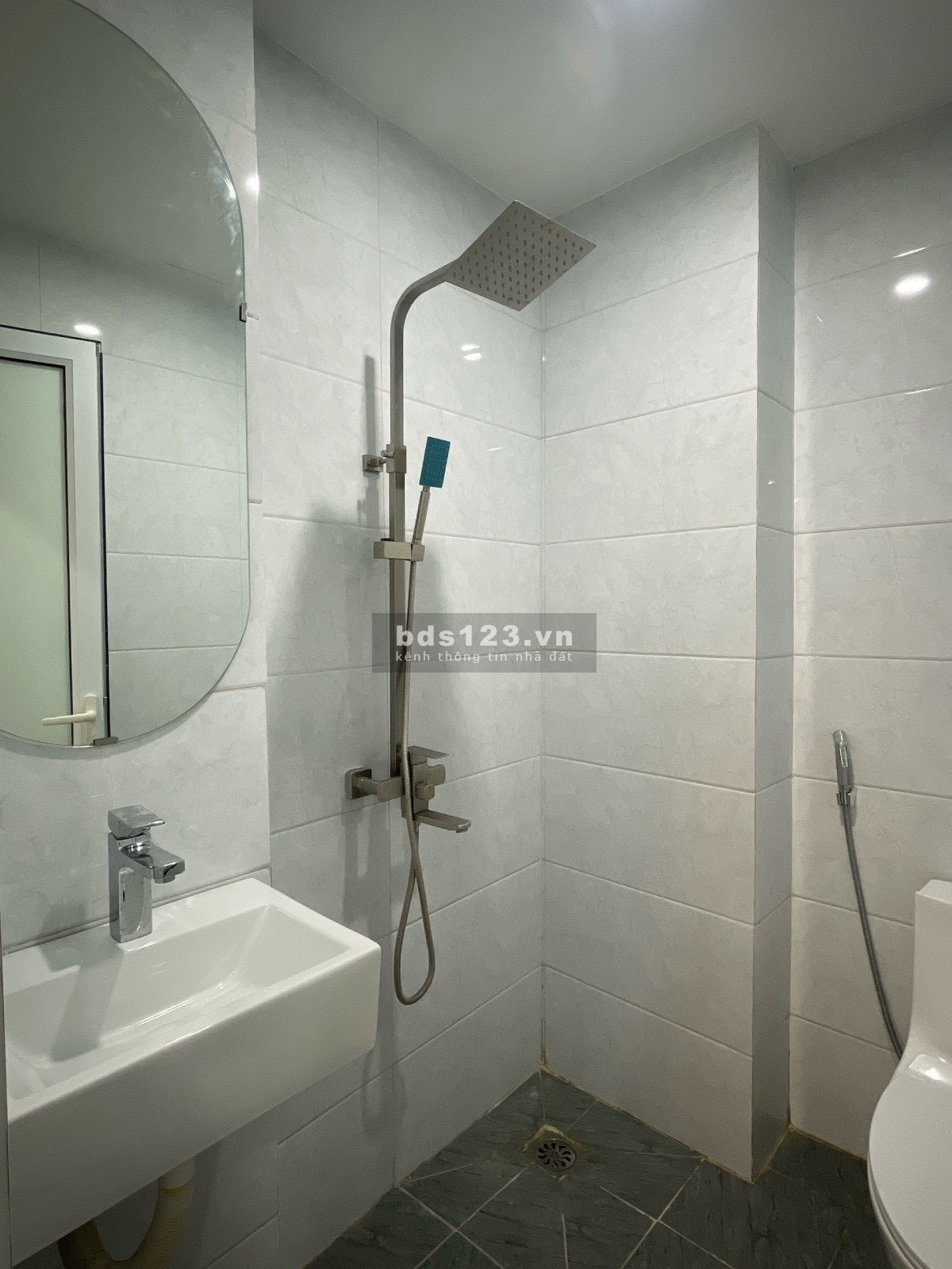 Bán tòa nhà 2 thoáng ô tô tránh 220M2 X 8 tầng đang cho thuê 3 tỷ/ năm giá 37 tỷ