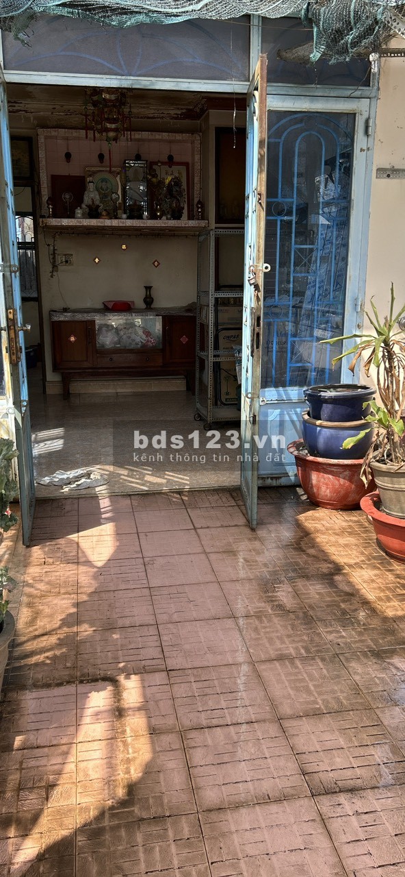 Cho thuê nhà 1 lửng 2 lầu 1 st hẻm 62 Xóm Đất, phường 8, quận 11 vào ở ngay