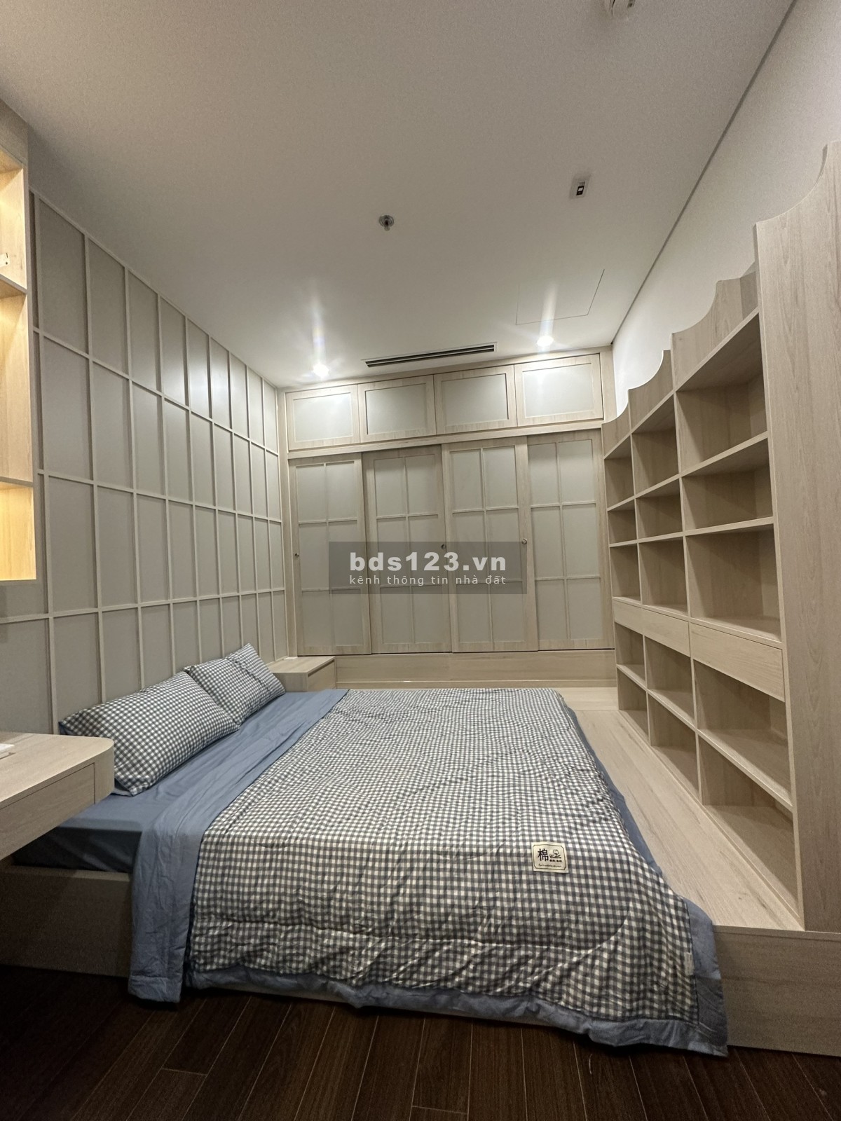 Cho thuê 2 ngủ 2 vs tại Vinhomes Smart City tây mỗ
