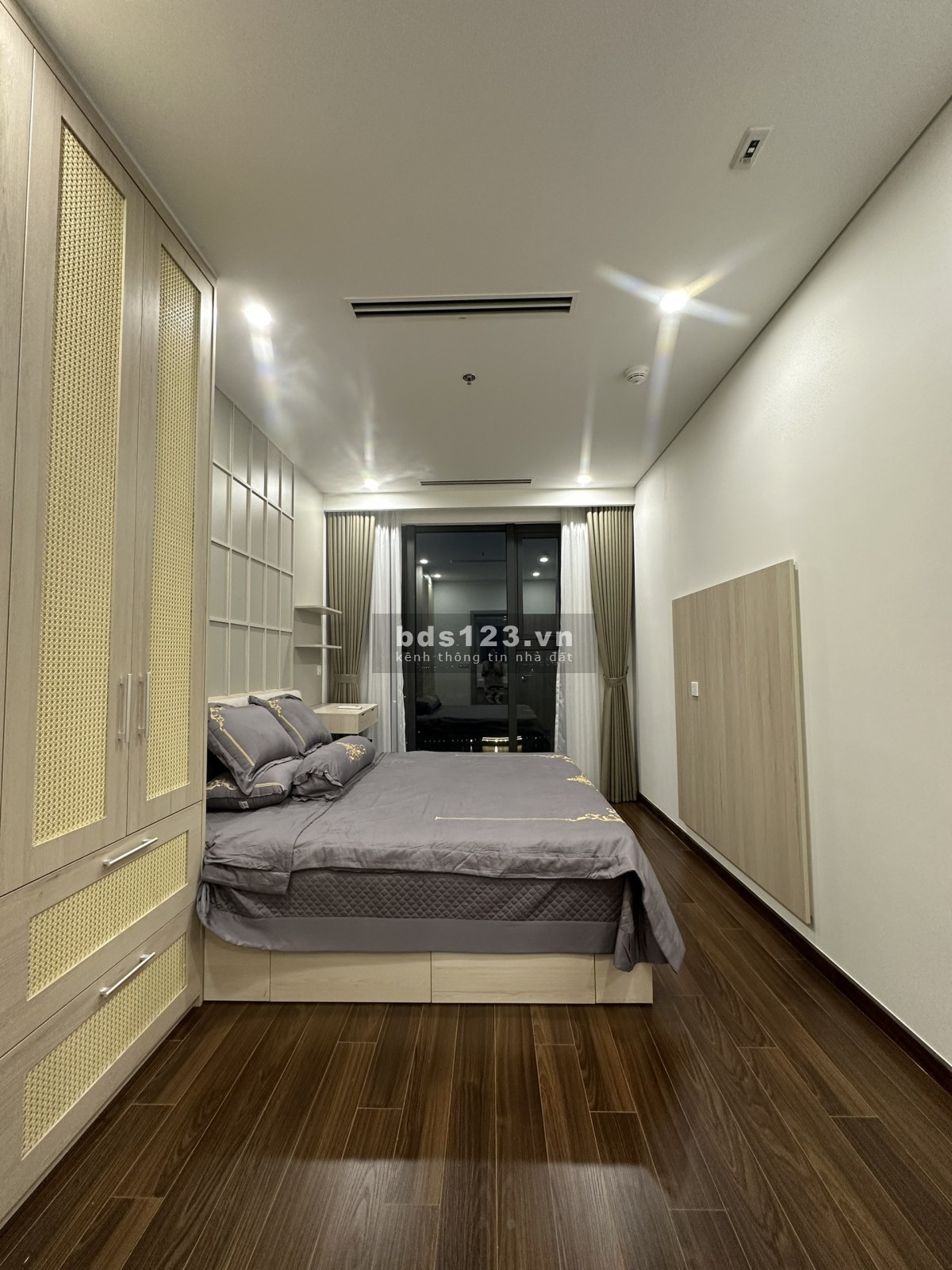 Cho thuê 2 ngủ 2 vs tại Vinhomes Smart City tây mỗ
