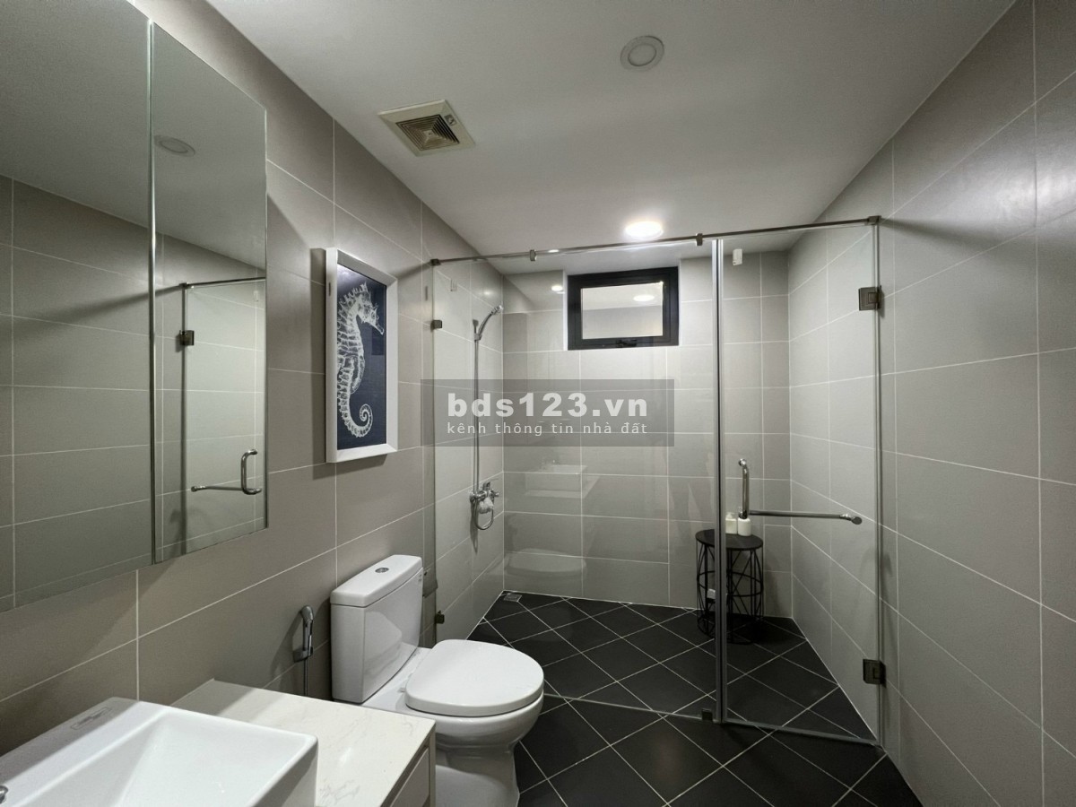 Căn 140m2, 3 phòng ngủ, 2 vệ sinh, hướng đẹp. Giá đẹp nhất thị trường Cầu Giấy.