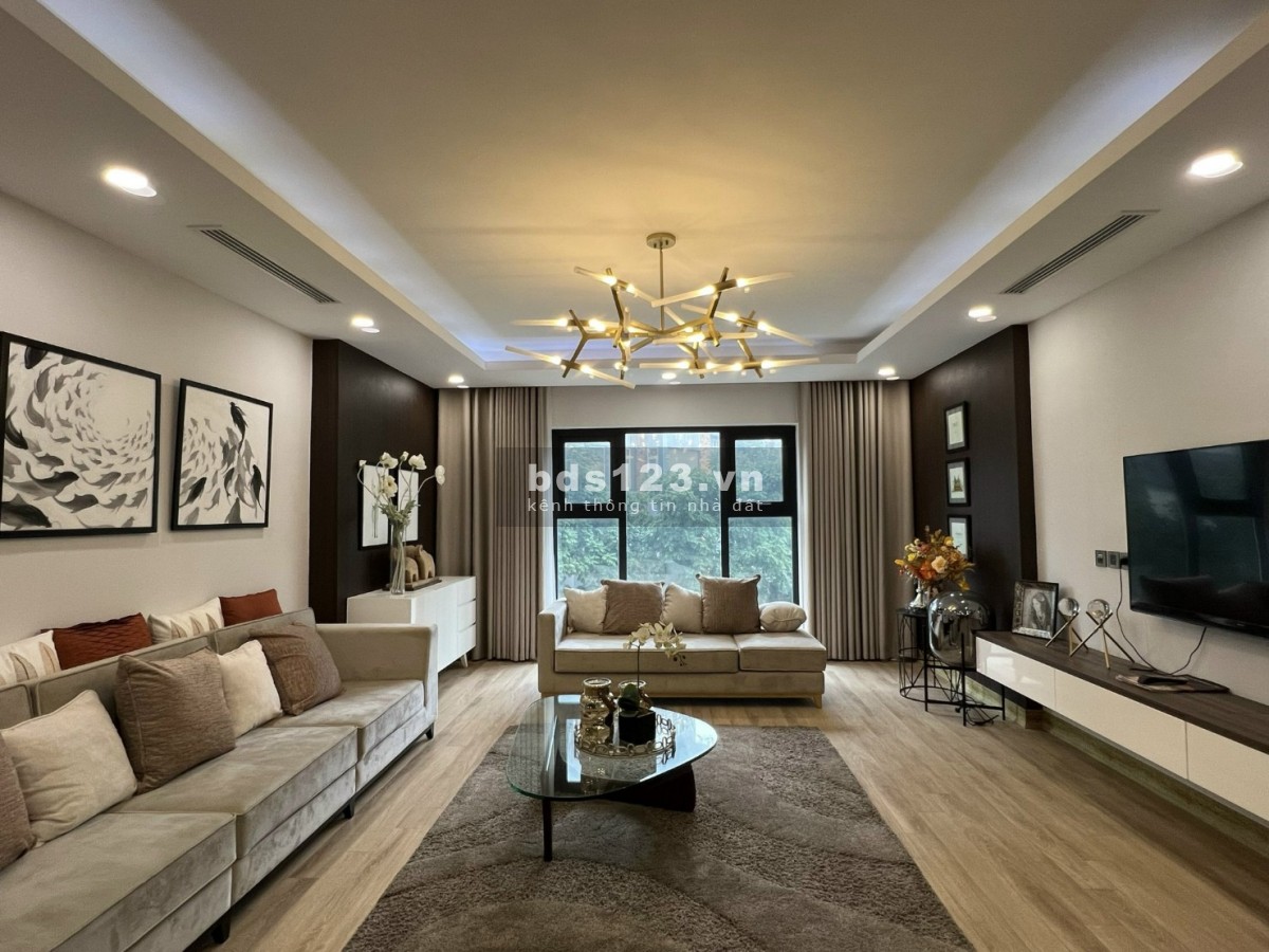 Căn 140m2, 3 phòng ngủ, 2 vệ sinh, hướng đẹp. Giá đẹp nhất thị trường Cầu Giấy.