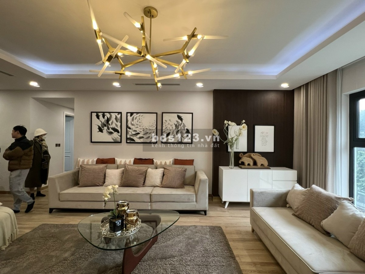Căn 140m2, 3 phòng ngủ, 2 vệ sinh, hướng đẹp. Giá đẹp nhất thị trường Cầu Giấy.