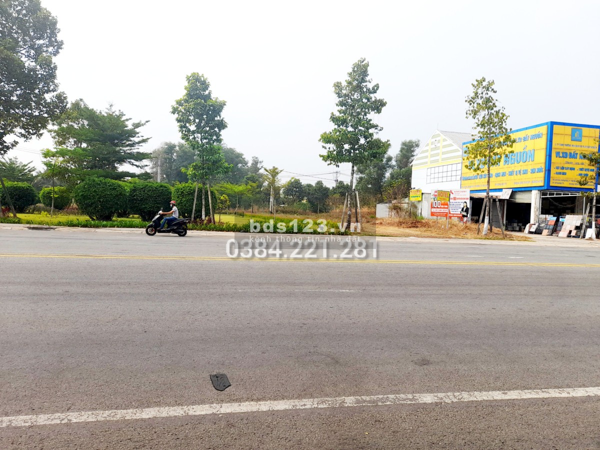 1500M2 đất đường lớn gần chợ, tiện kinh doanh 950 triệu