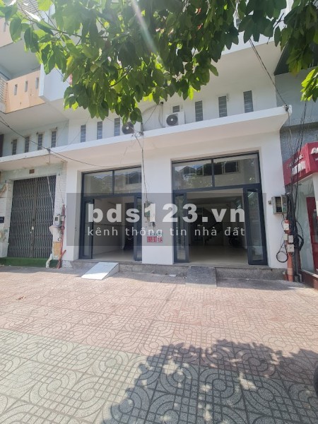Cho thuê văn phòng cặp nhà 5 tầng, mặt tiền trung tâm quận 8, diện tích sử 750