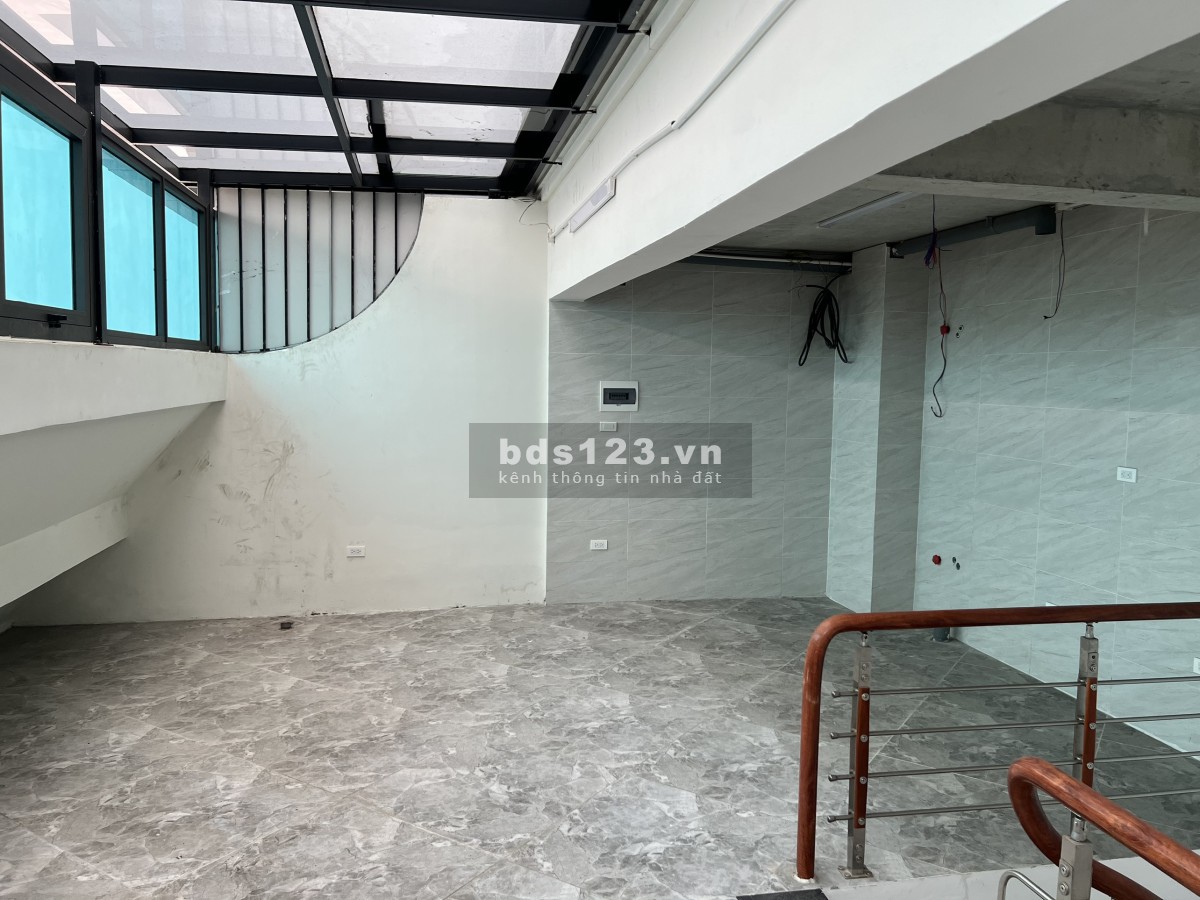 Shophouse sổ lâu dài, hoàn thiện mặt đường 30m, gần Vincom, giá 20.5 tỷ Vin Gia Lâm (0985941715)