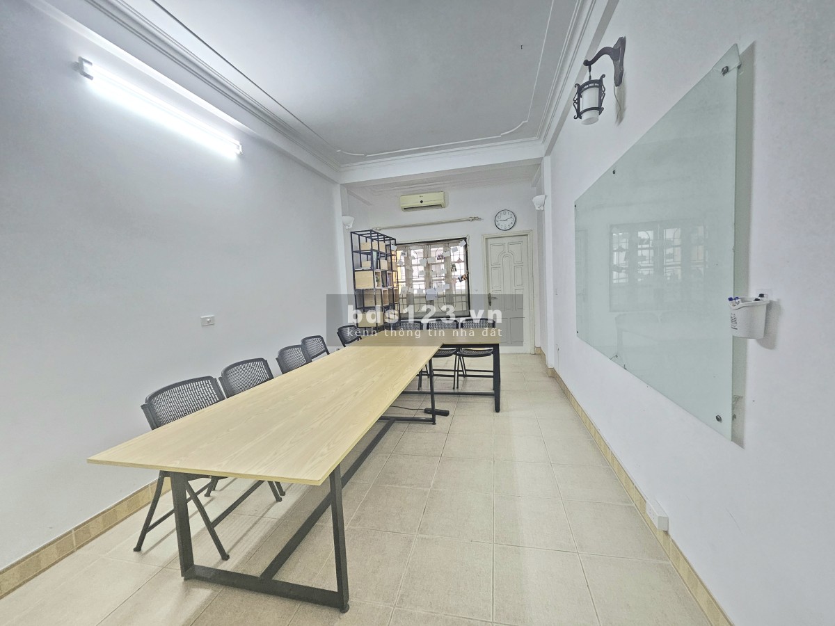 Cho thuê VP riêng, chỗ ngồi làm việc tại Đặng Thai Mai, Tây Hồ, Hà Nội