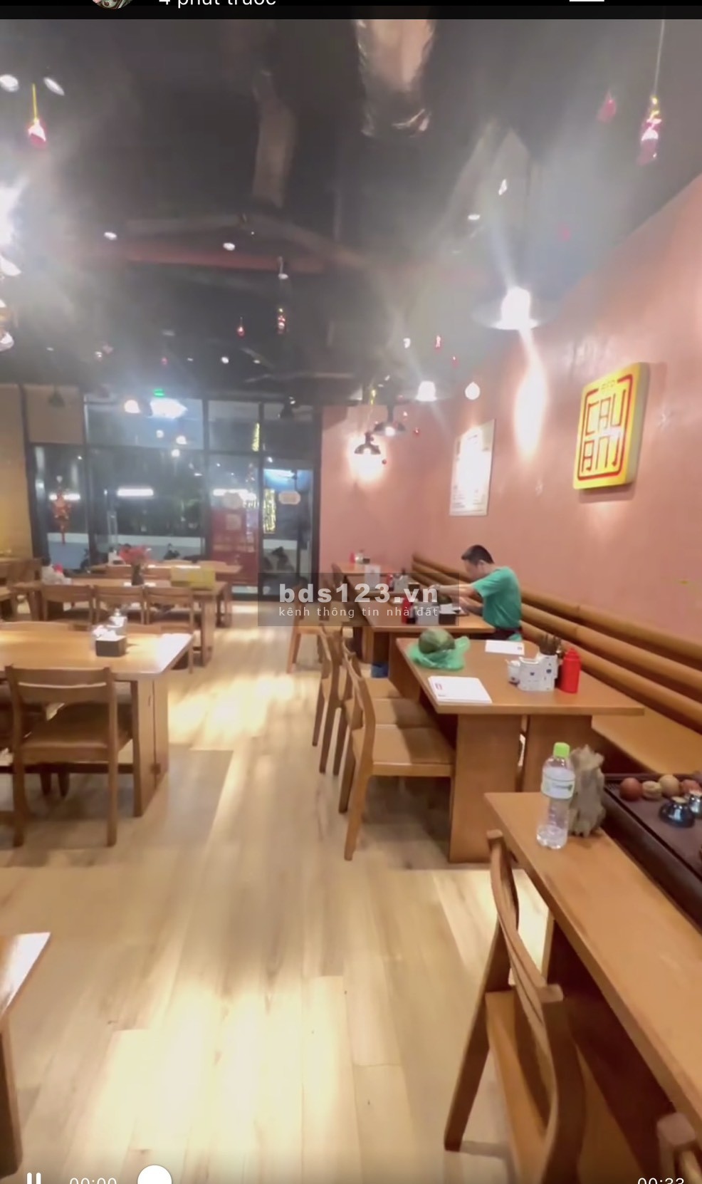 Cho thuê Mặt Bằng kinh doanh đẹp, DT 130m2 tại chân đế Chung cư Mipec Xuân Thủy Cầu Giấy, Hà Nội.