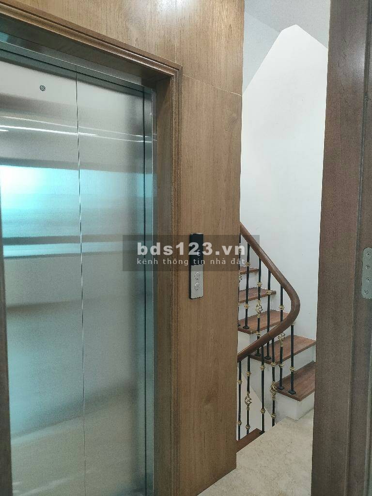 Bán nhà 5 tầng, thang máy, phố Trần Cung