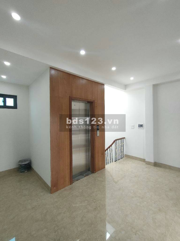 Bán nhà 5 tầng, thang máy, phố Trần Cung