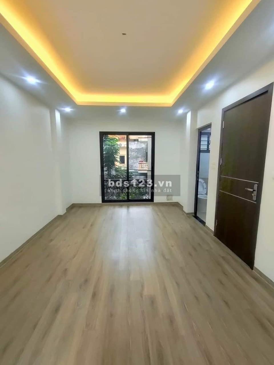 Bán nhà 5 tầng, thang máy, phố Trần Cung