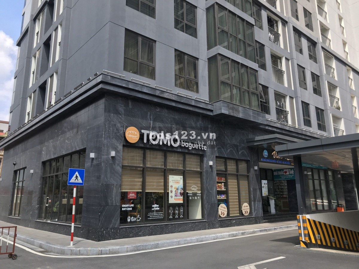 Cho thuê Mặt Bằng kinh doanh đẹp, DT 130m2 tại chân đế Chung cư Mipec Xuân Thủy Cầu Giấy, Hà Nội.