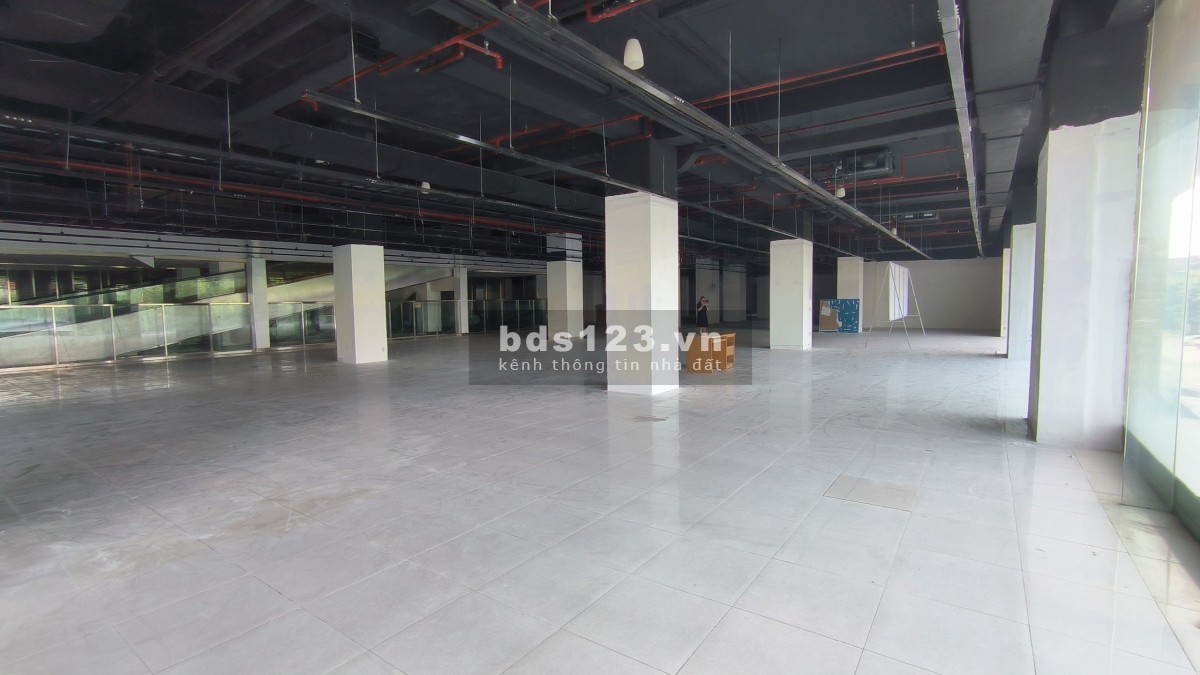 Cho thuê sàn văn phòng diện tích từ 300m, 600m, 2000m.. tại chân đế CC quận Đống Đa. LH/0866683628