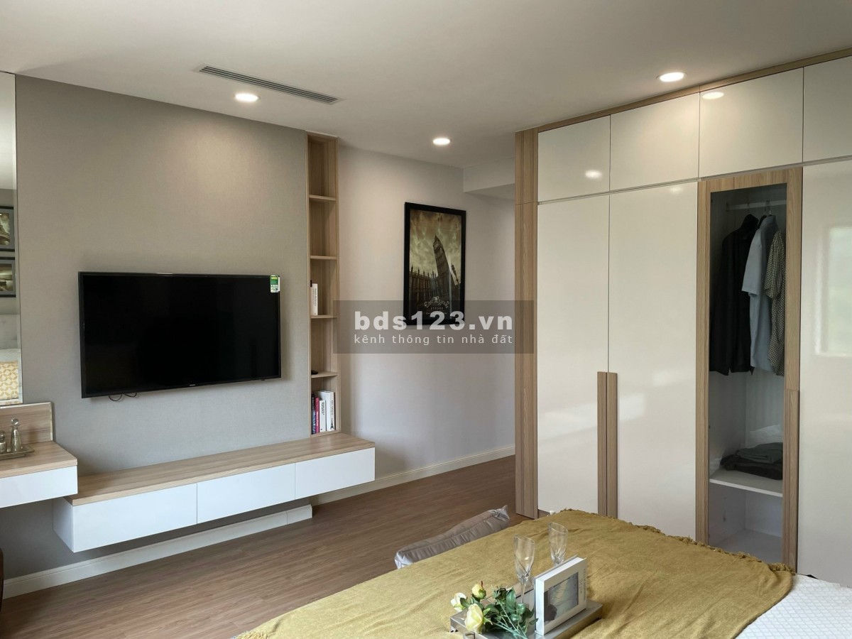 Bán căn hộ 140m2, 3pn,2vs, bếp thông logia thoáng. Ra lộc mạnh, thiện chí liên hệ xem nhà 0987058892