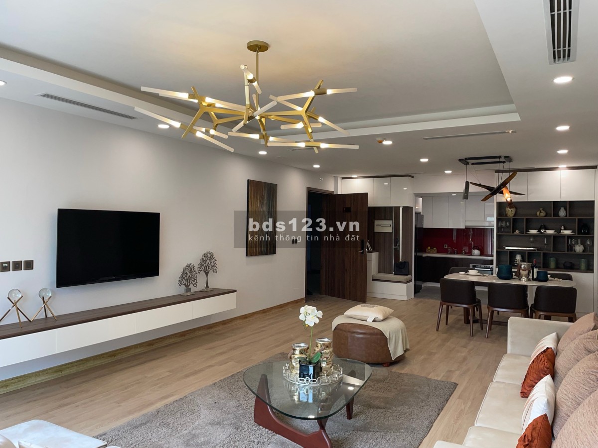 Bán căn hộ 140m2, 3pn,2vs, bếp thông logia thoáng. Ra lộc mạnh, thiện chí liên hệ xem nhà 0987058892