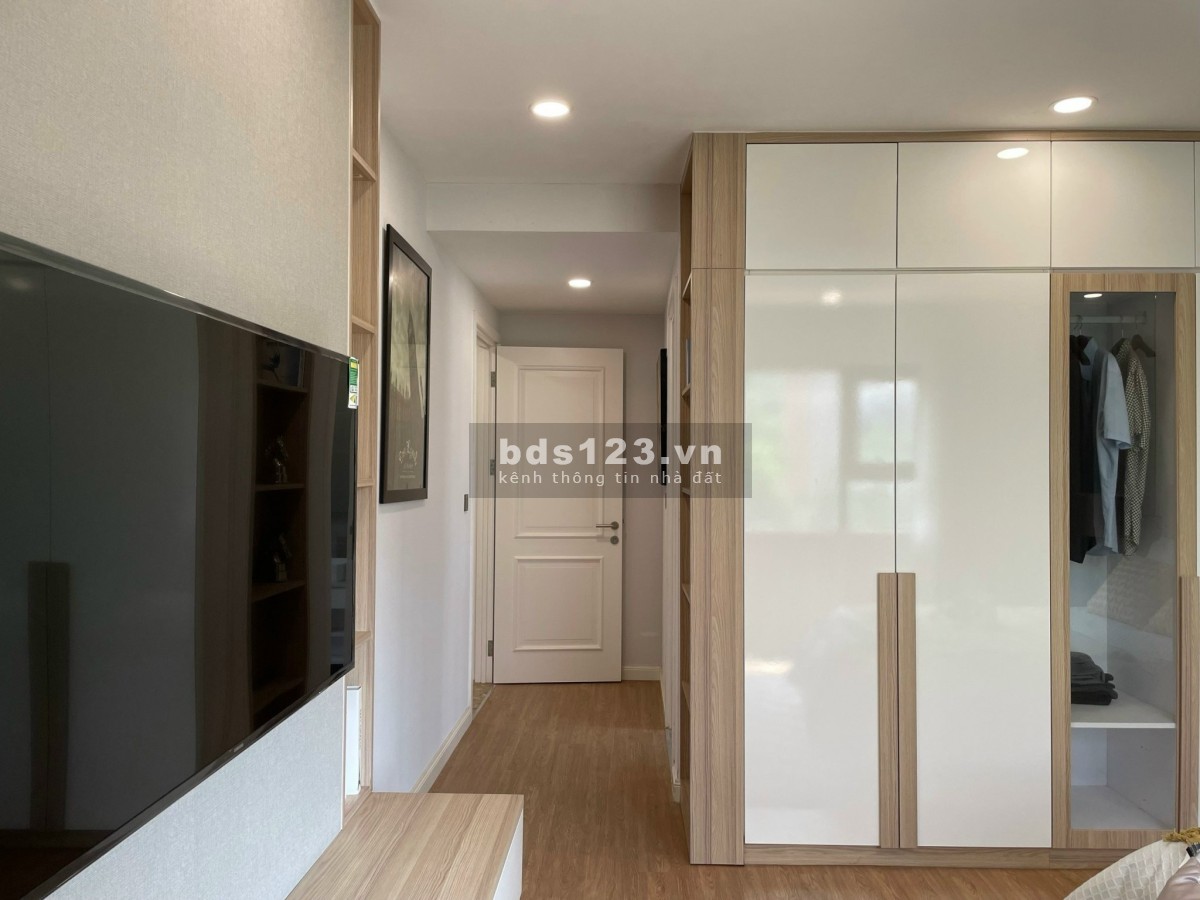 Bán căn hộ 140m2, 3pn,2vs, bếp thông logia thoáng. Ra lộc mạnh, thiện chí liên hệ xem nhà 0987058892