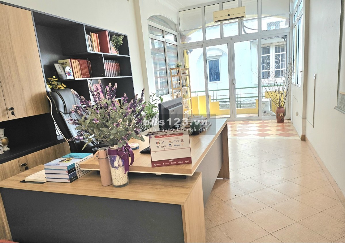 Cho thuê VP riêng, chỗ ngồi làm việc tại Đặng Thai Mai, Tây Hồ, Hà Nội