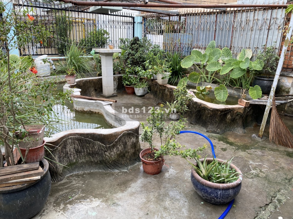 Nhà + kho diện tích 250m2, mới sơn sửa, hẻm oto, 3 phòng ngủ rất rộng rãi