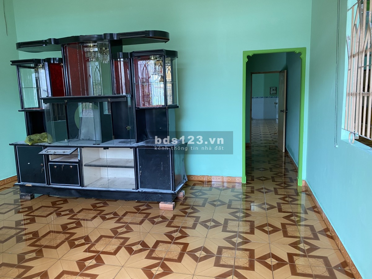 Nhà + kho diện tích 250m2, mới sơn sửa, hẻm oto, 3 phòng ngủ rất rộng rãi