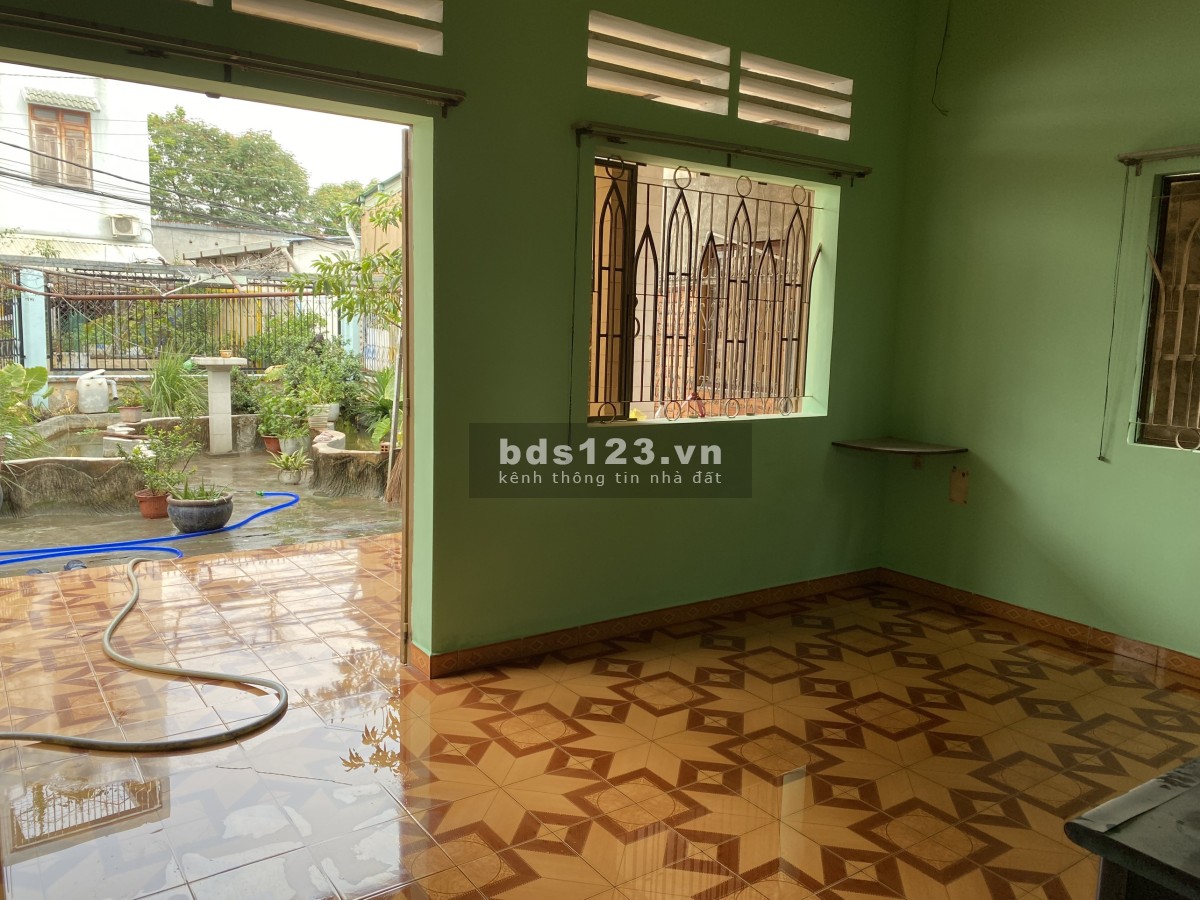 Nhà + kho diện tích 250m2, mới sơn sửa, hẻm oto, 3 phòng ngủ rất rộng rãi