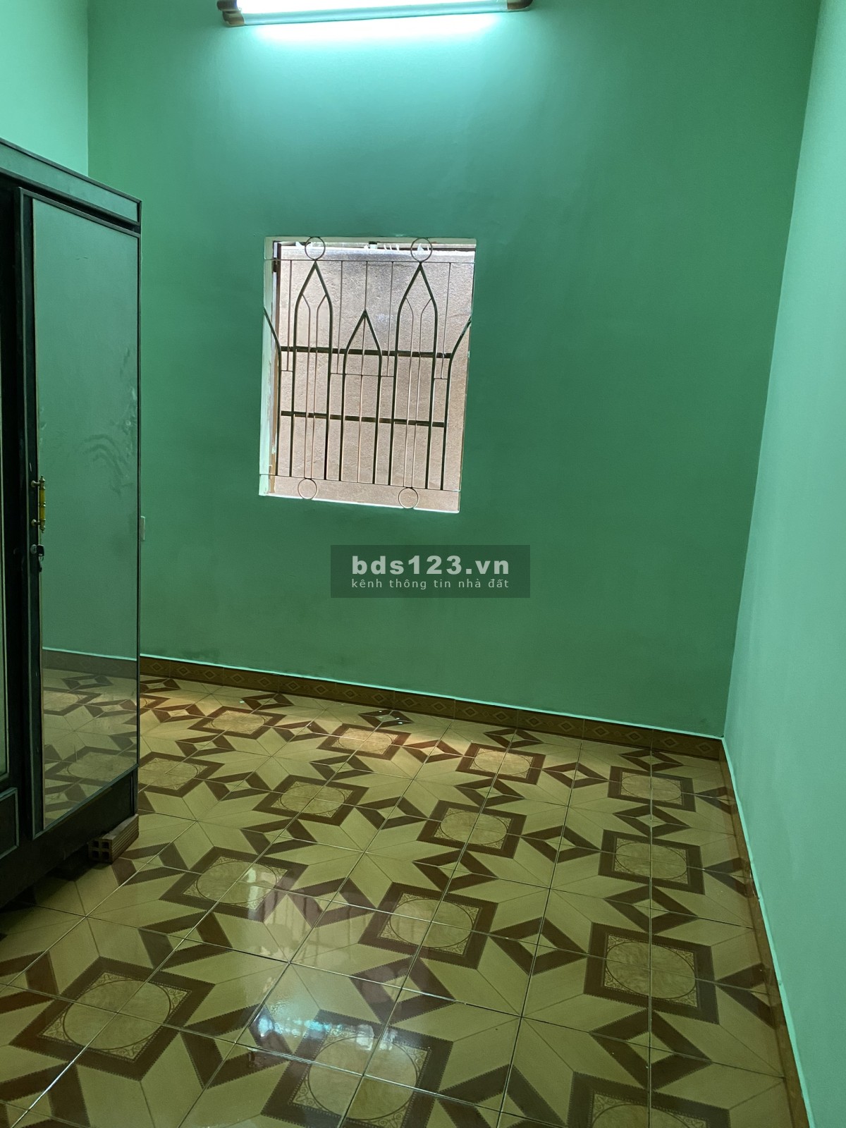 Nhà + kho diện tích 250m2, mới sơn sửa, hẻm oto, 3 phòng ngủ rất rộng rãi