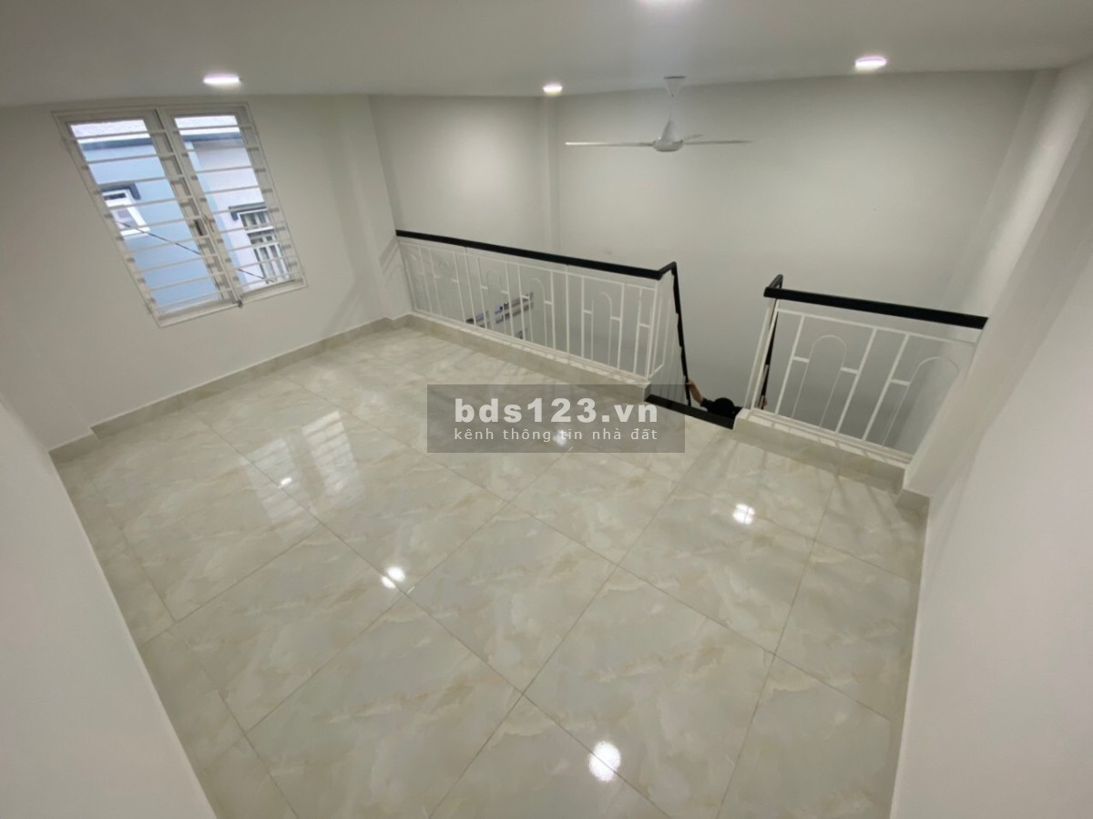 Bán nhà 334/69/4D Chu Văn An, P12, Q.Bình Thạnh, 5x5.5 (1trệt, 1 lầu, 1 lửng), giá 3,35 tỷ