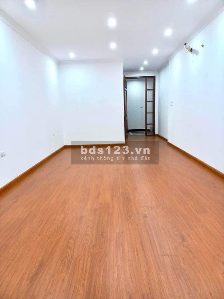 Bán nhà mặt phố kinh doanh Chùa Quỳnh 50m, 7 tầng, mt 3.7m, giá 16.8 tỷ.